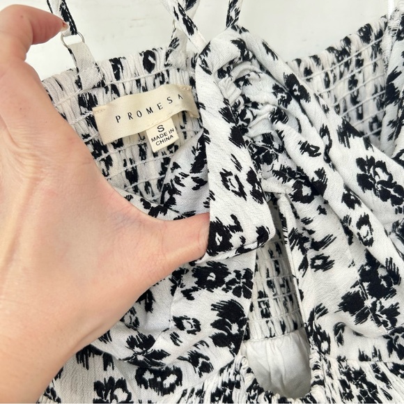 Promesa Floral Keyhole Halter Romper - Picture 9 of 11